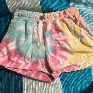 tie dye shorts size large pockets tie in the front